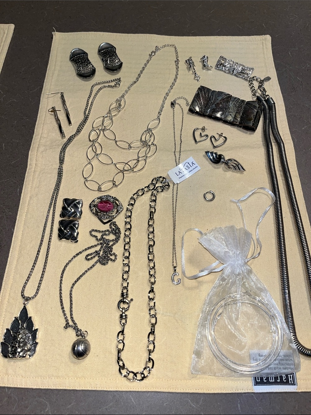 Misc jewelry lot - nice mix of jewelry -some vintage